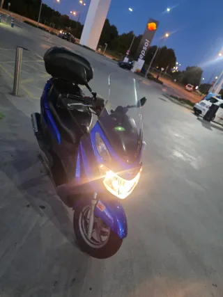 Suzuki Burgman 125cc Maxiscooter ITV hasta 2027.