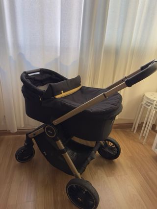 Carrito de bebé negro