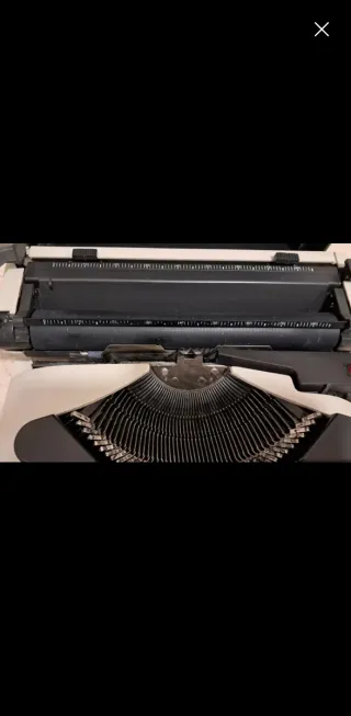 Máquina de escribir Olivetti Lettera 10