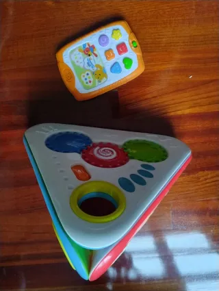 Lote Juguetes Bebé: Tablet y Triángulo