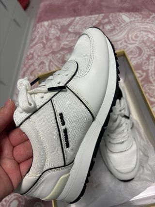 Zapatillas Michael Kors Doradas y Blancas