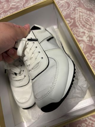 Zapatillas Michael Kors Doradas y Blancas