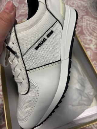 Zapatillas Michael Kors Doradas y Blancas