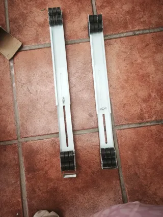 Raíles con ruedas para muebles