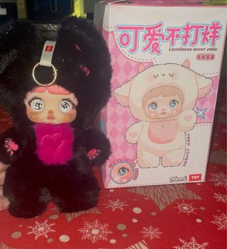 Nommi "Loveliness Never Ends" Plush Art Toy Black.