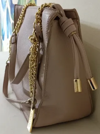 Borsa tote Conbipel cipria con catena oro