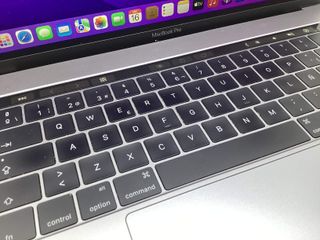portatil apple apple macbook pro core i7 2.6 15 touchbar (2016) (a1707)