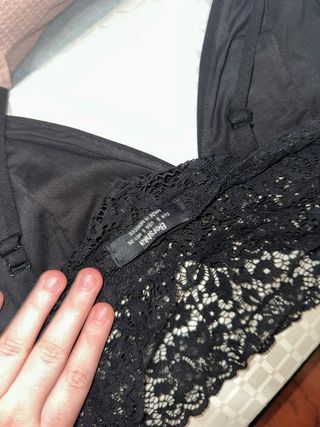 Top negro con encaje