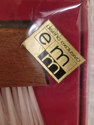 Recogemigas de madera y acero