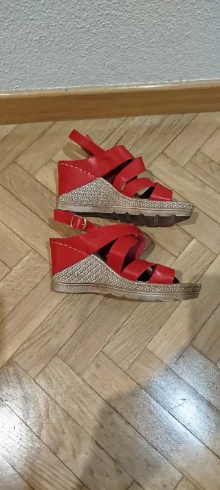 Sandalias cuña alta rojas talla 39