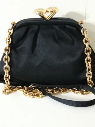 Borsetta Blumarine vintage nera con catena oro