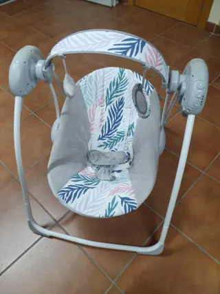 Mecedora automática para bebé con música