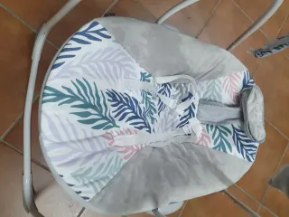 Mecedora automática para bebé con música