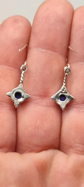 Pendientes de plata y lapislázuli.