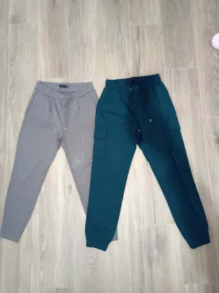 Pantalones cargo grises y verde
