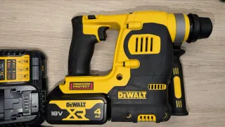 Taladro Percutor Dewalt 18V XR 4Ah