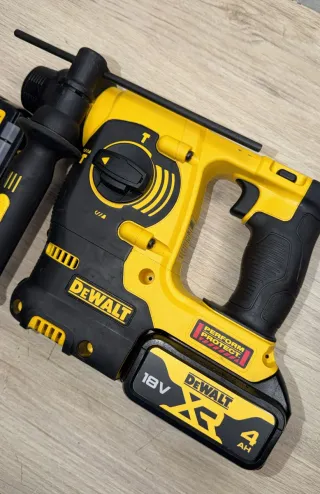 Taladro Percutor Dewalt 18V XR 4Ah