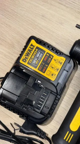 Taladro Percutor Dewalt 18V XR 4Ah