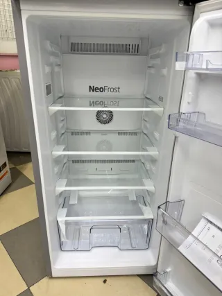 Frigorífico 'BEKO' plateado TARA