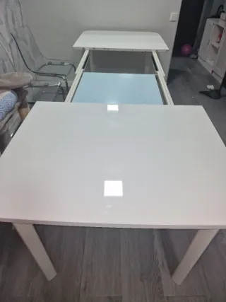 Mesa extensible blanca moderna