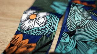 Pack Guitarra: Correa, Cejilla, Afinador, 12 Púas