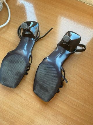 Sandalias Bershka tacón tiras negras
