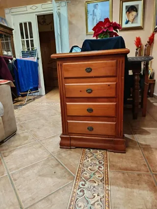 Cómoda de madera con 8 cajones