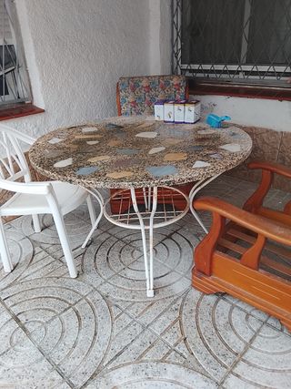 Mesa redonda exterior mármol y metal