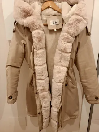 Parka beige mujer con capucha