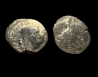 Denario Julio César Cossutius 44 AC Reproducción