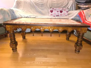 Mesa de centro madera tallada y mármol