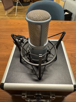 Microfone Condensador AKG Perception P220