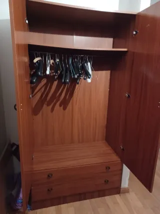 Armario dos puertas y cajones madera