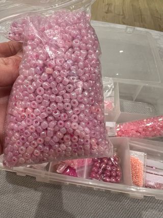 Lote Cuentas y Abalorios Rosa con maletin