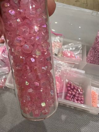 Lote Cuentas y Abalorios Rosa con maletin