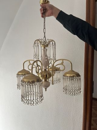 Lámpara de techo y metal dorado