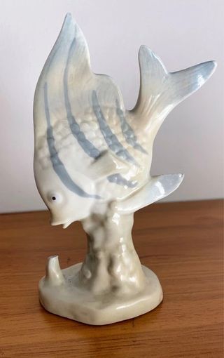 Figura de porcelana Tengra mujer con sombrero