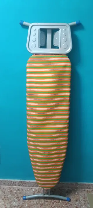 Tabla de planchar con funda a rayas