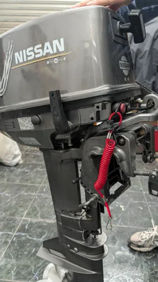 Motor fueraborda Nissan 9.8