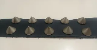 Pulsera cuero con pinchos y hebillas