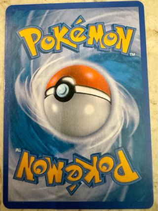 Cartas Pokémon originales, principalmente de 2021