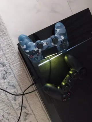 PS4 (PlayStation 4) con 2 mandos