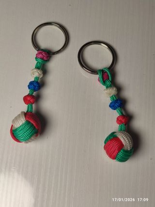 Portachiavi fatti a mano con palline