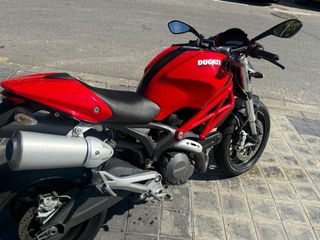 Ducati Monster 696 - Moto Naked