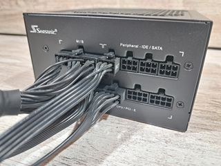 Fuente Modular Seasonic SS-620GM Bronze (620W)