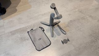 DJI Osmo Mobile Gimbal + Accesorios para el móvil