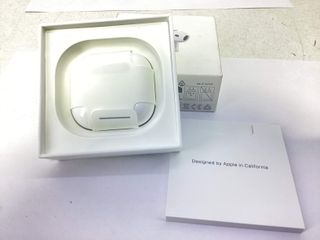 in-ear apple airpods 4 gen