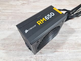 Fuente Modular Corsair RM650 (650W)