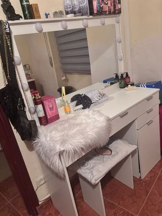 Tocador con espejo y luces LED