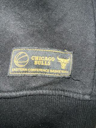 Sudadera Chicago Bulls Negra y Dorada